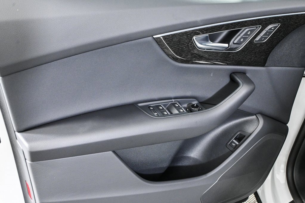 New 2025 Audi Q8 Premium image 4