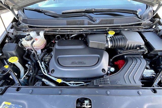 Used 2021 Chrysler Pacifica Touring-L image 9