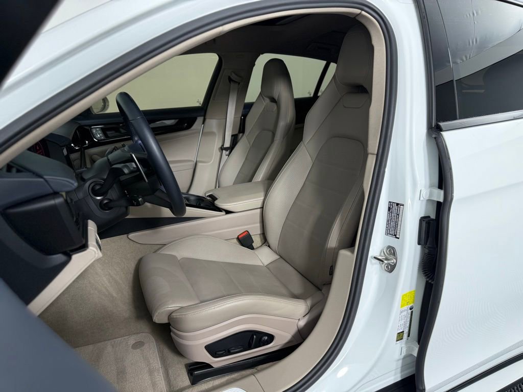 Certified 2025 Porsche Panamera 4 image 5