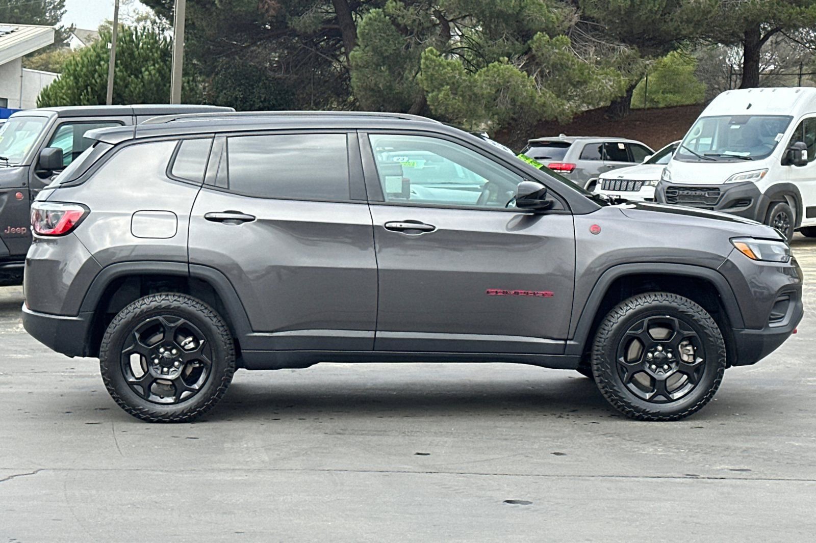 Used 2023 Jeep Compass Trailhawk image 3
