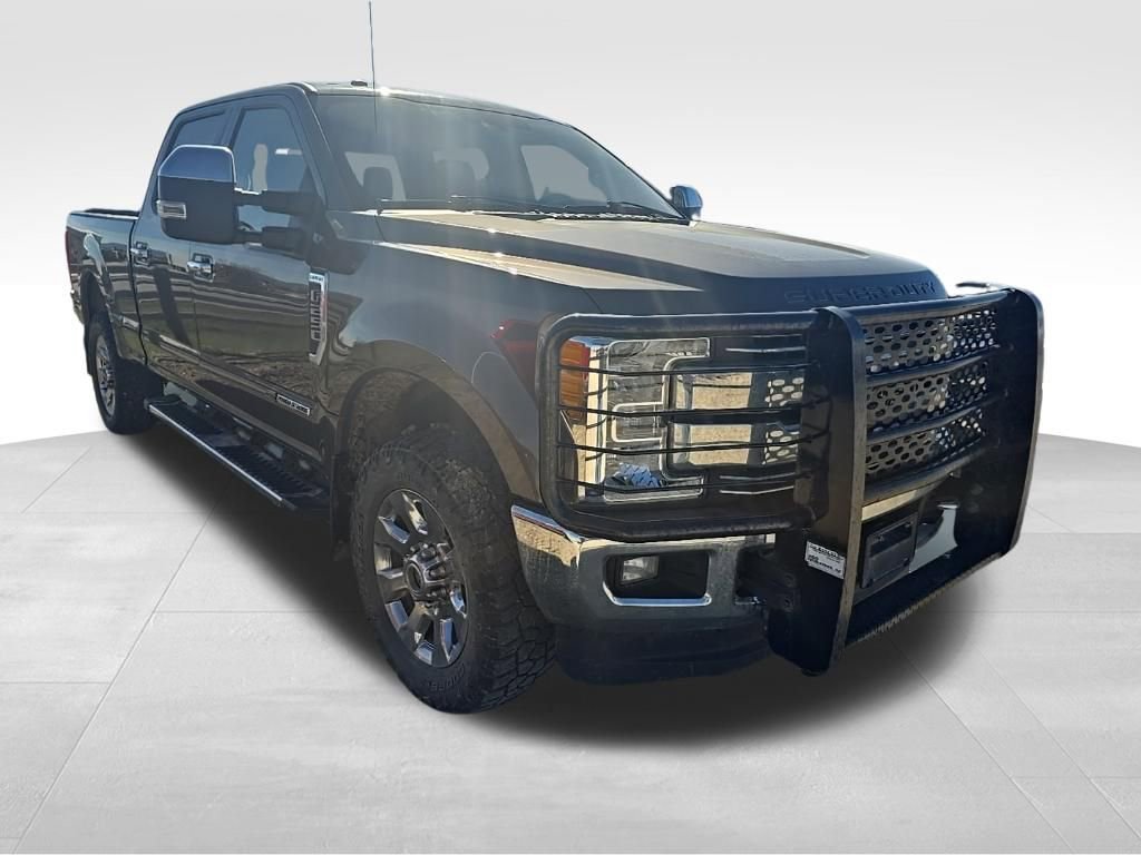 Used 2017 Ford F250 Lariat w/ Chrome Package image 5