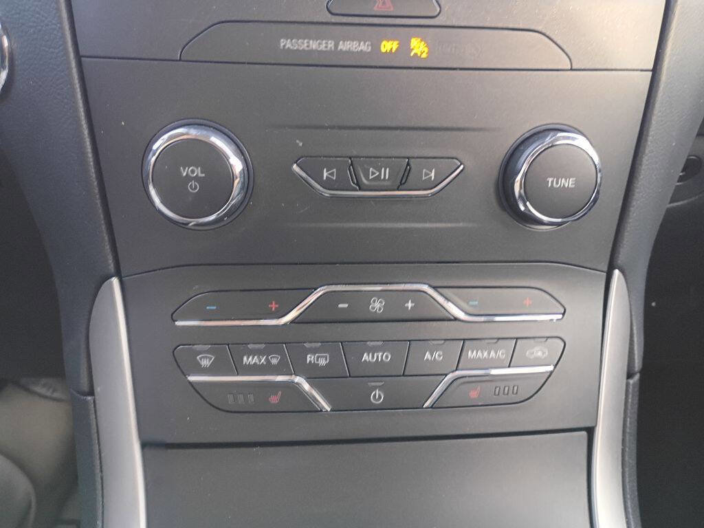Used 2020 Ford Edge SEL w/ Convenience Package FWD image 16