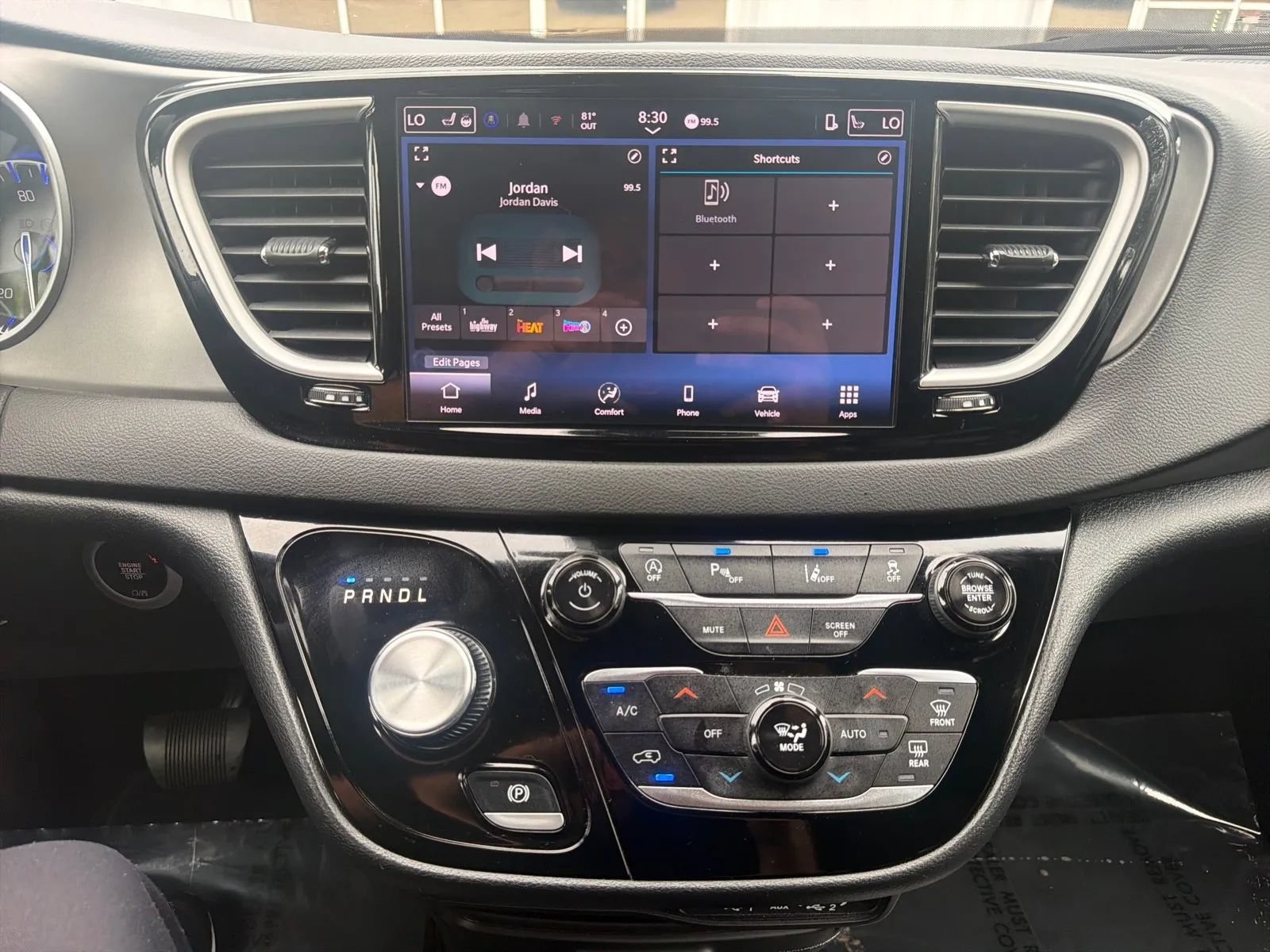 Used 2025 Chrysler Pacifica Select FWD image 12