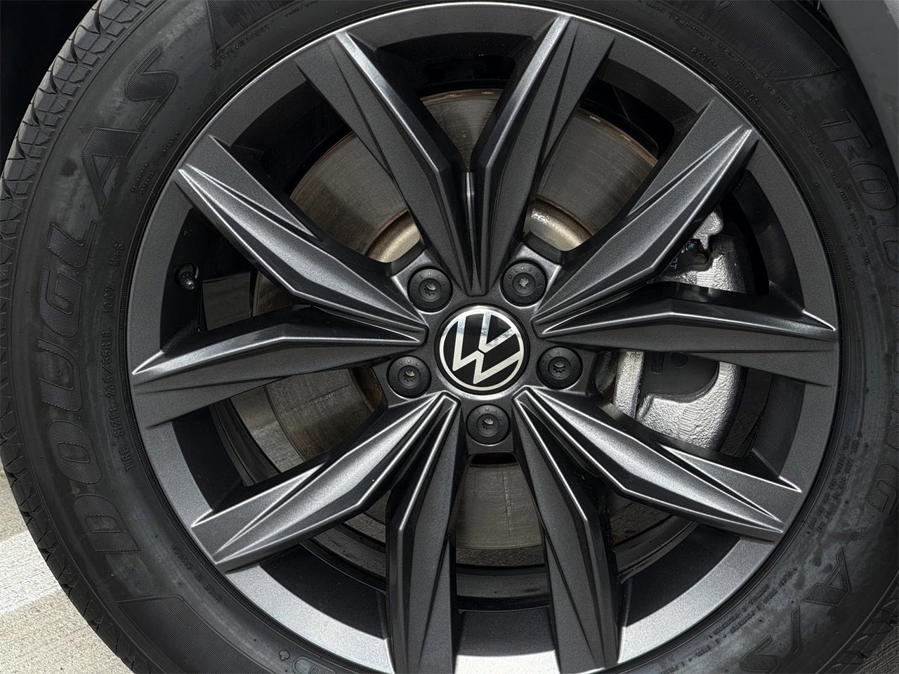 Used 2023 Volkswagen Tiguan SE image 9