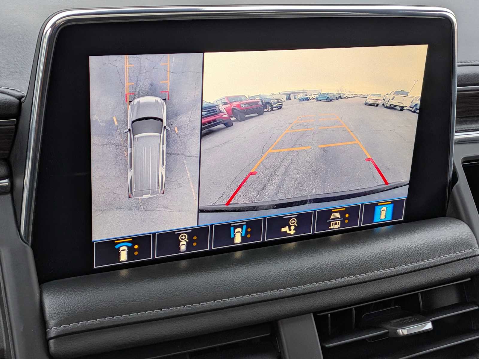 Used 2021 Chevrolet Tahoe Z71 w/ Z71 Off-Road Package image 34