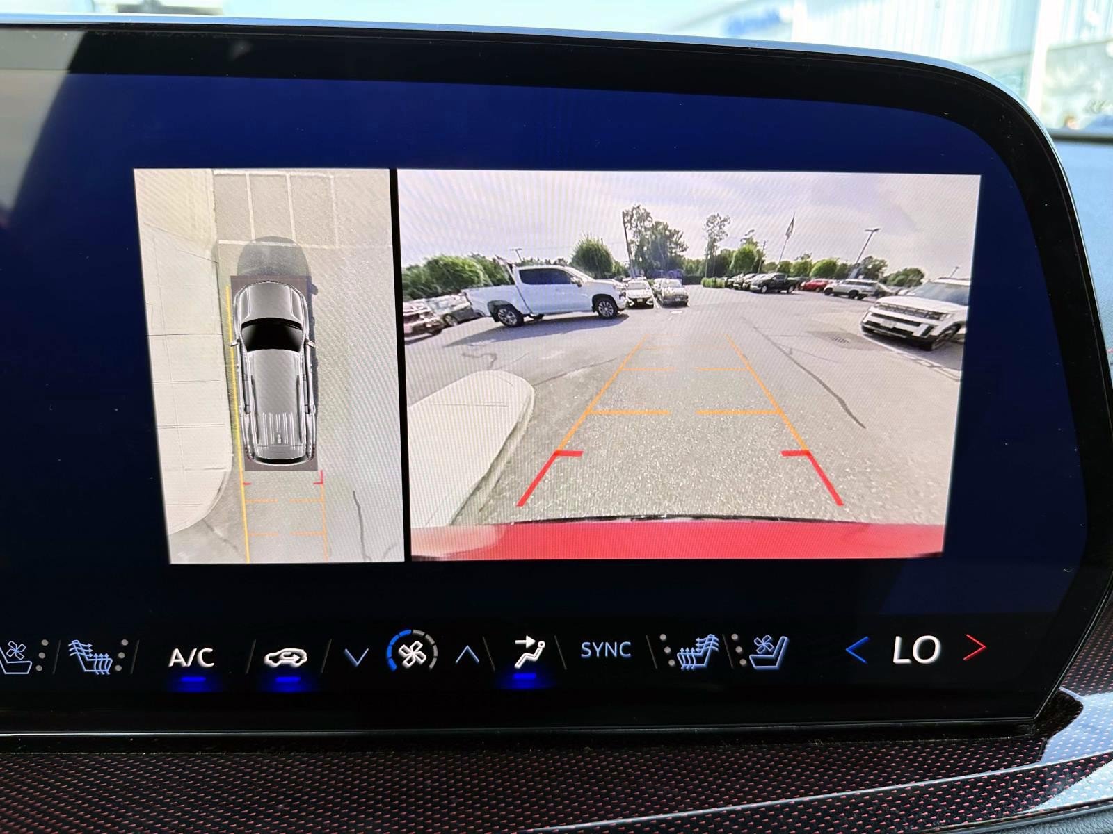 Used 2024 Chevrolet Traverse RS AWD/4WD image 25