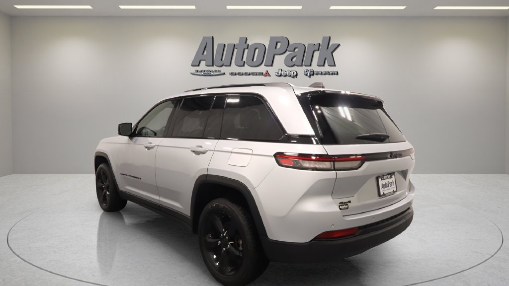 Certified 2024 Jeep Grand Cherokee Altitude AWD/4WD image 4
