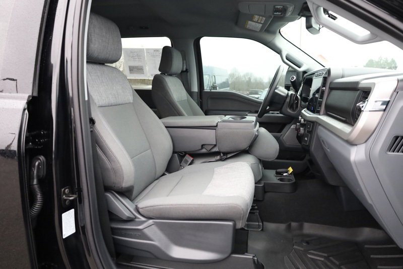 Used 2024 Ford F350 XLT w/ XLT Premium Package image 32