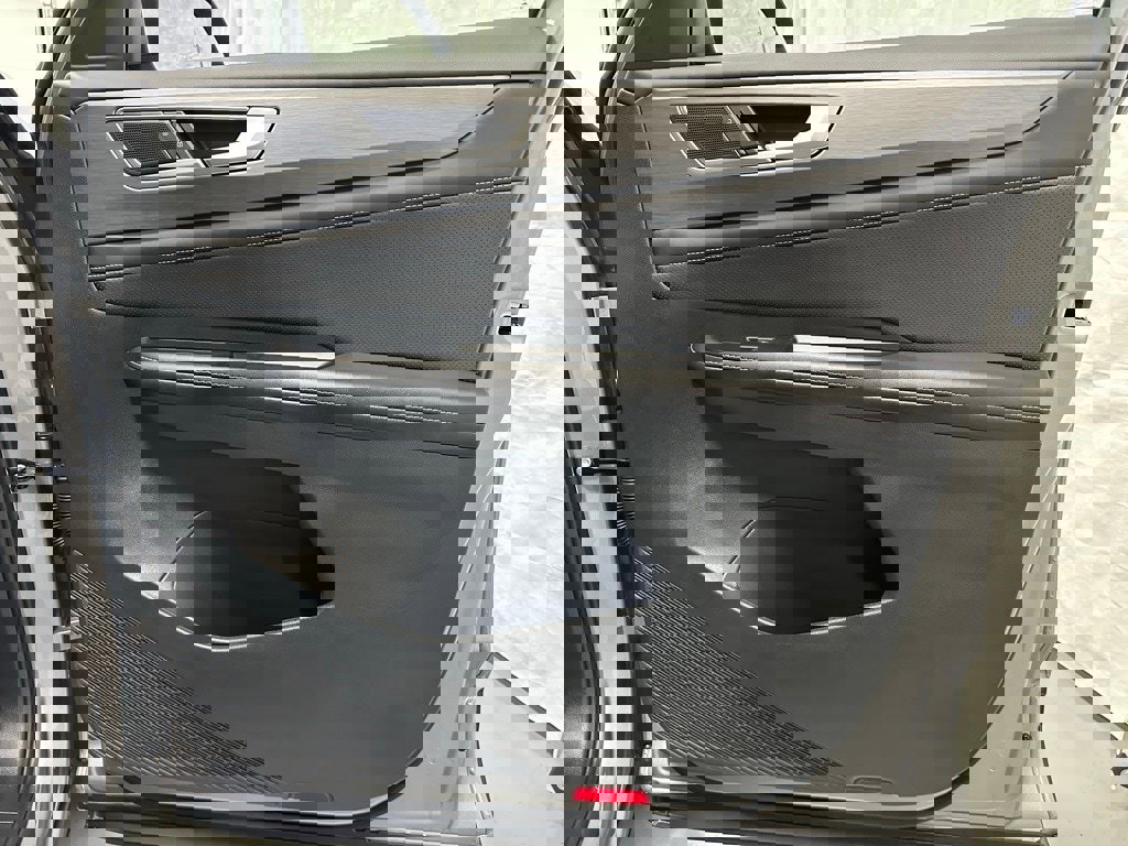 Used 2025 Volkswagen Atlas Cross Sport SE image 55