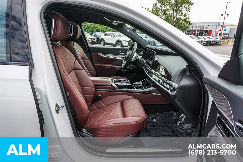Used 2025 BMW i7 eDrive50 w/ M Sport Package image 24