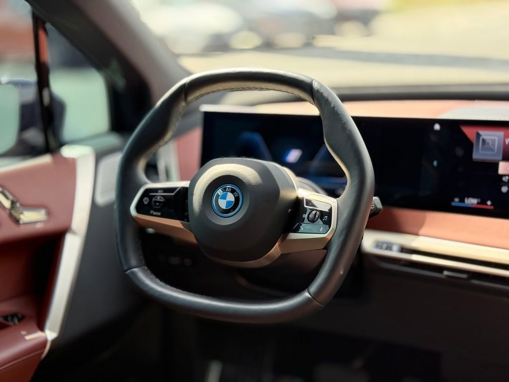 Used 2023 BMW iX xDrive50 w/ Premium Package image 13