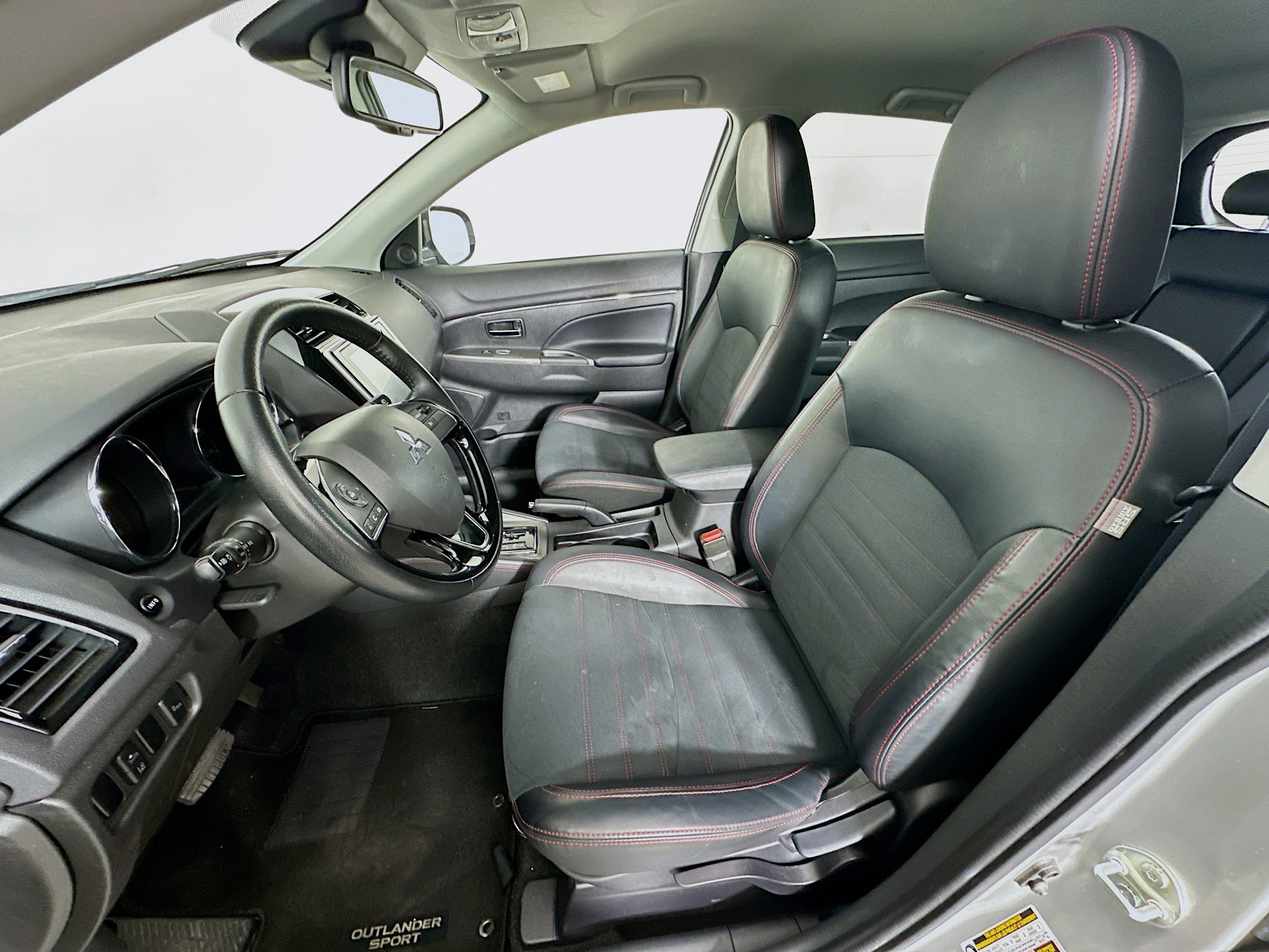 Used 2024 Mitsubishi Outlander Sport SE image 13