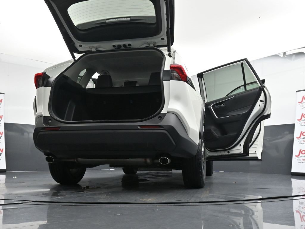 Used 2022 Toyota RAV4 XLE Premium image 29