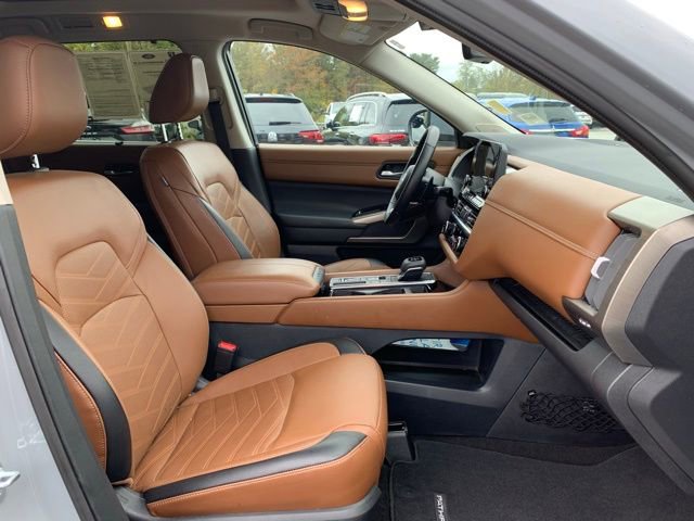Used 2024 Nissan Pathfinder Platinum w/ Cargo Package image 17