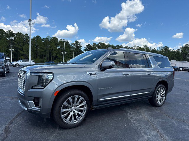 Used 2021 GMC Yukon XL Denali w/ Denali Premium Package image 7