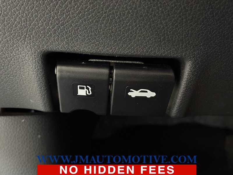 Used 2015 Nissan Sentra SV FWD image 35
