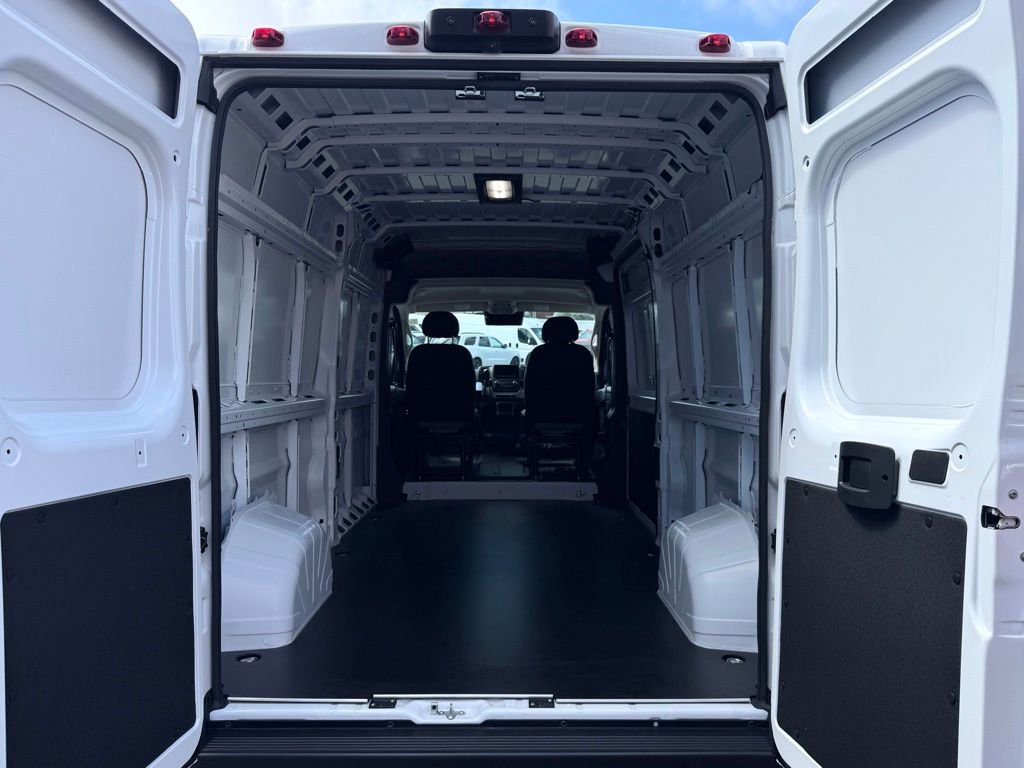 New 2024 RAM ProMaster 2500 w/ Convenience Group image 7