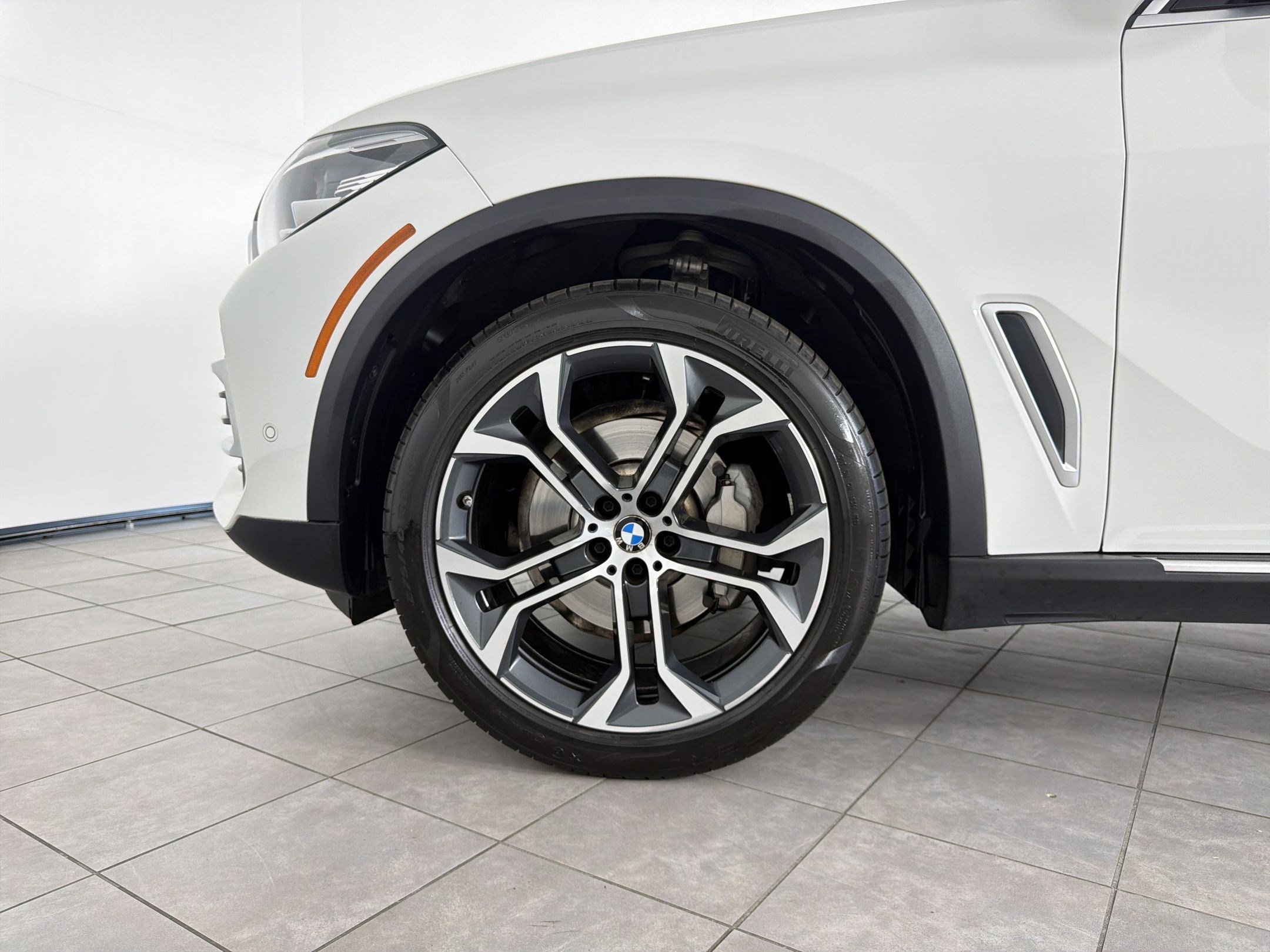 Certified 2023 BMW X5 sDrive40i w/ Parking Assistance Package image 11