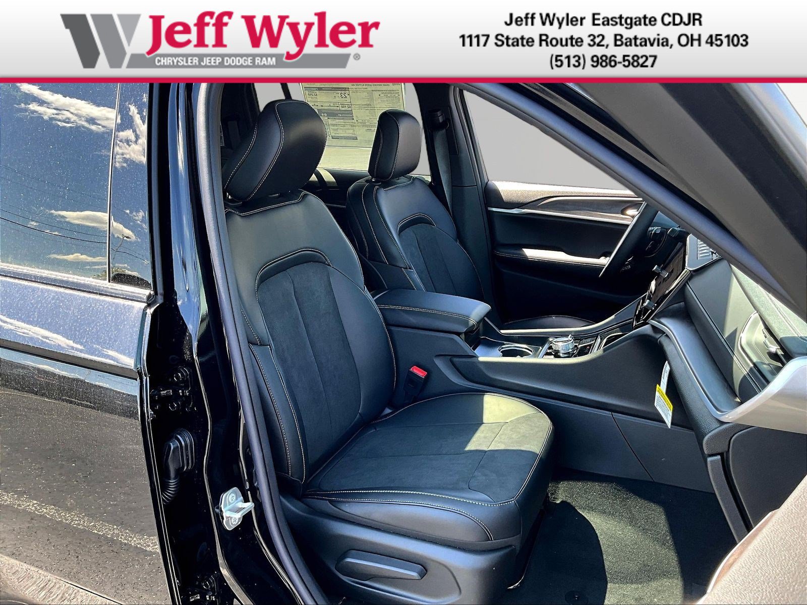 New 2026 Jeep Grand Cherokee Altitude AWD/4WD image 18