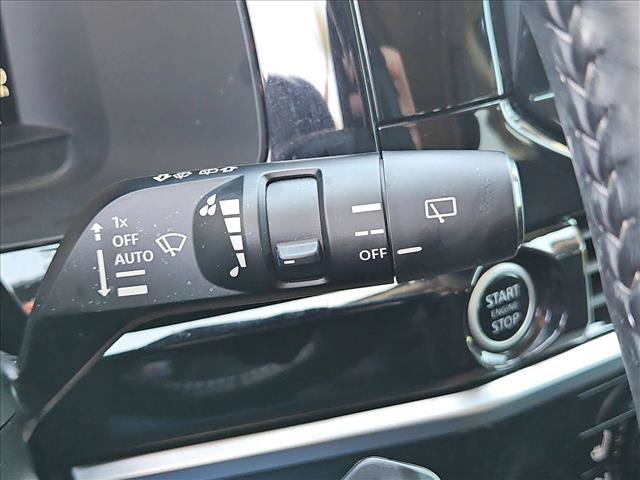 Used 2023 Nissan Pathfinder Platinum w/ Black Appearance Package FWD image 16