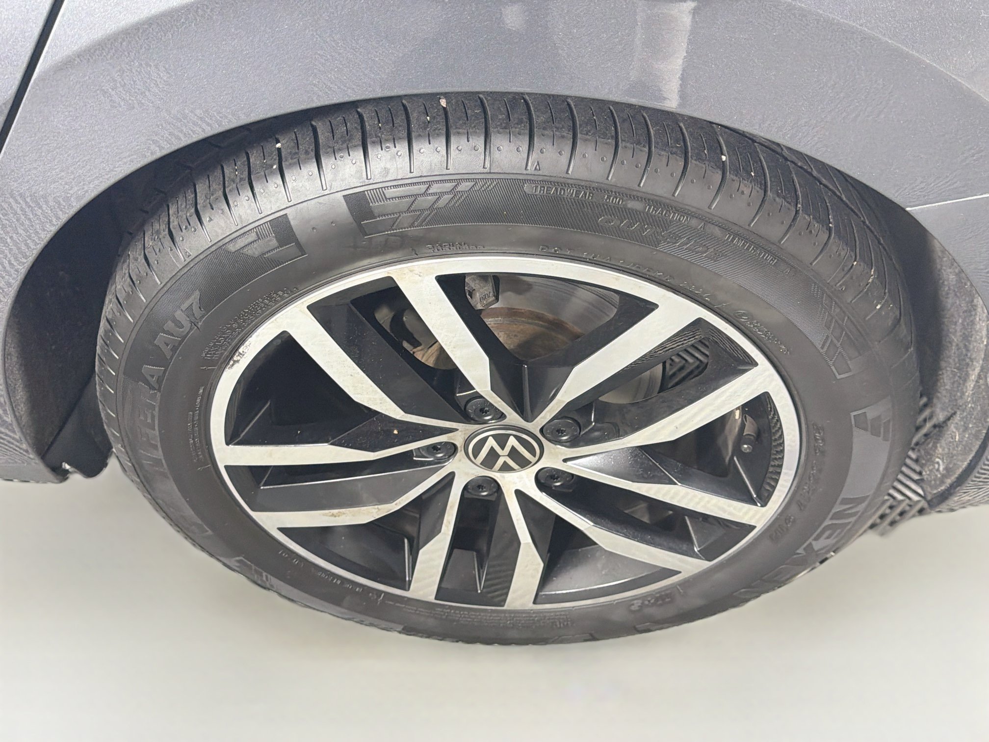 Used 2025 Volkswagen Jetta SE FWD image 11