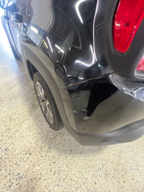 Used 2017 Jeep Renegade Latitude w/ Popular Equipment Group AWD/4WD image 7