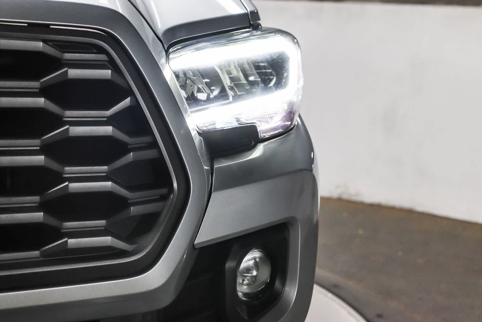 Certified 2022 Toyota Tacoma TRD Sport w/ TRD Premium Sport Package AWD/4WD image 7