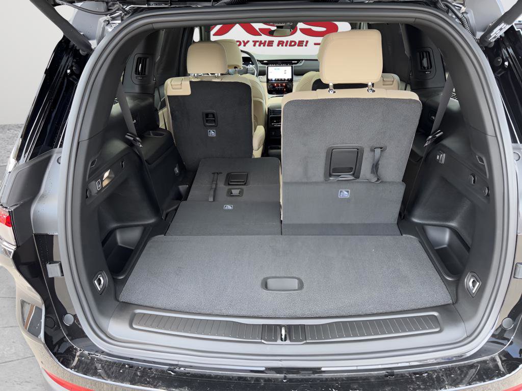 New 2025 Jeep Grand Cherokee L Limited w/ Luxury Tech Group II image 44