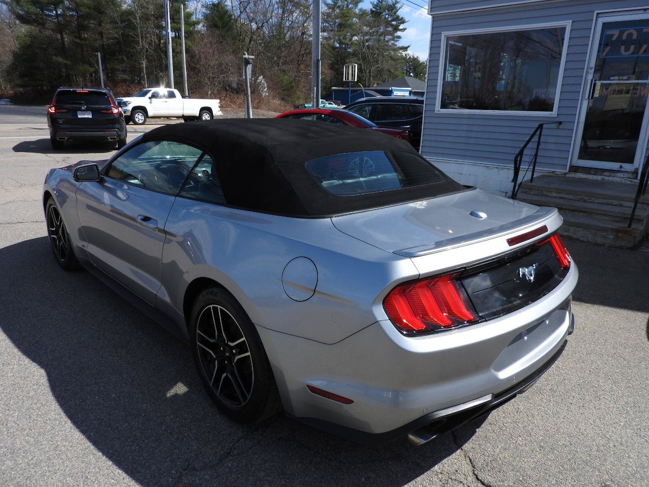 Used 2020 Ford Mustang Premium RWD image 4