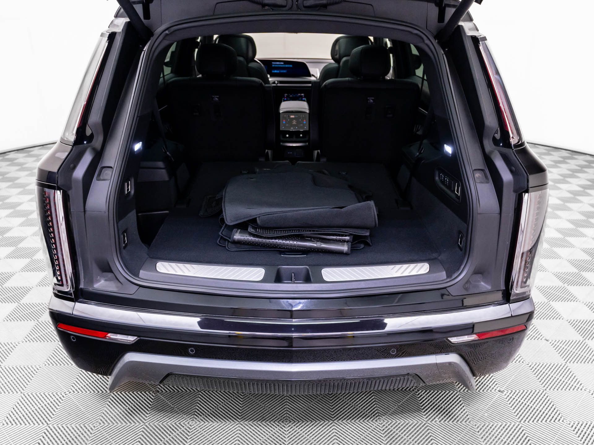 New 2026 Cadillac Vistiq Luxury w/ LPO, Floor Liner Package AWD/4WD image 33