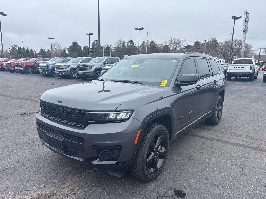 Used 2025 Jeep Grand Cherokee L Altitude image 2