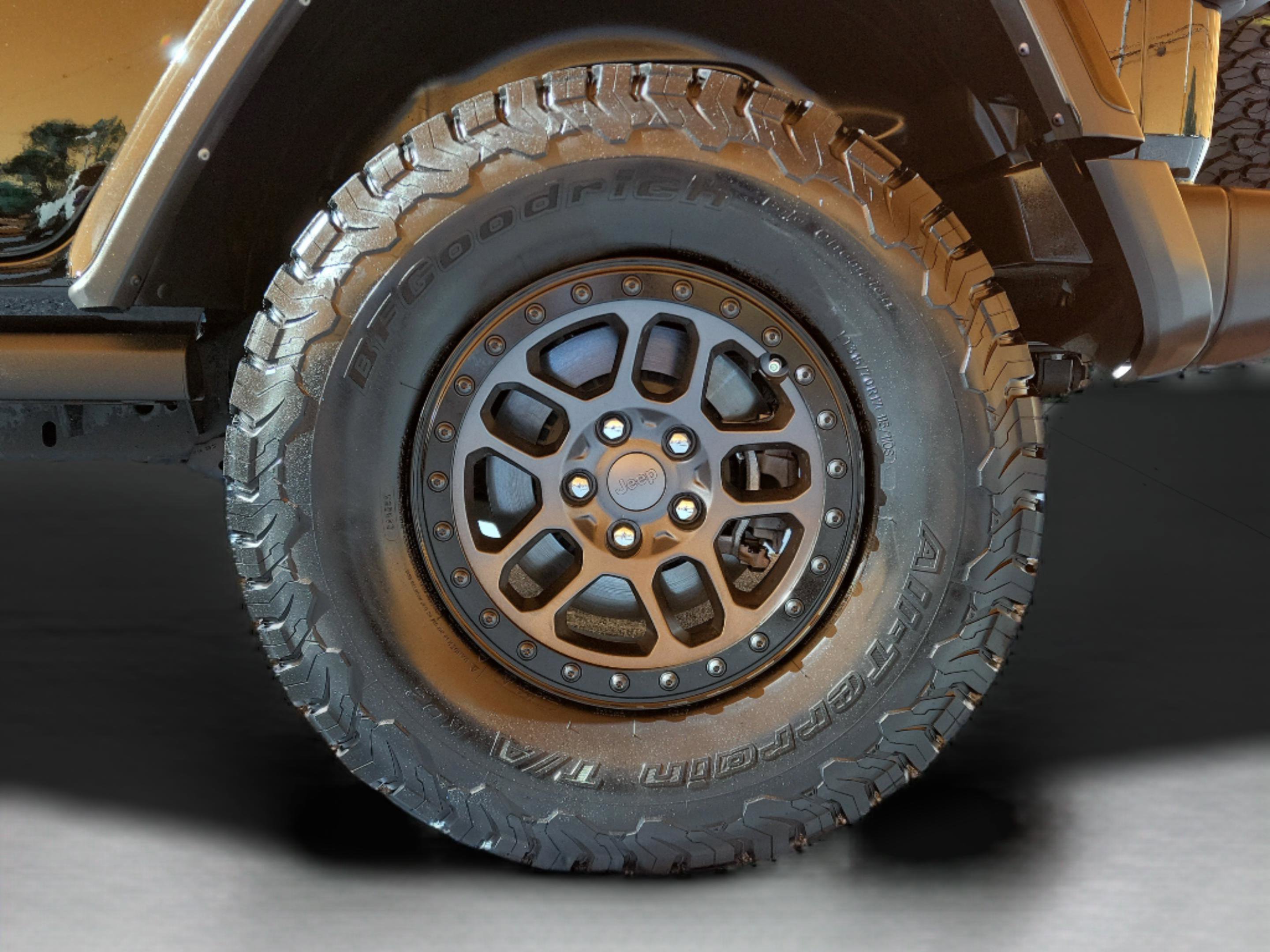 Used 2021 Jeep Wrangler Unlimited Rubicon w/ Xtreme Recon 35" Tire Package image 35