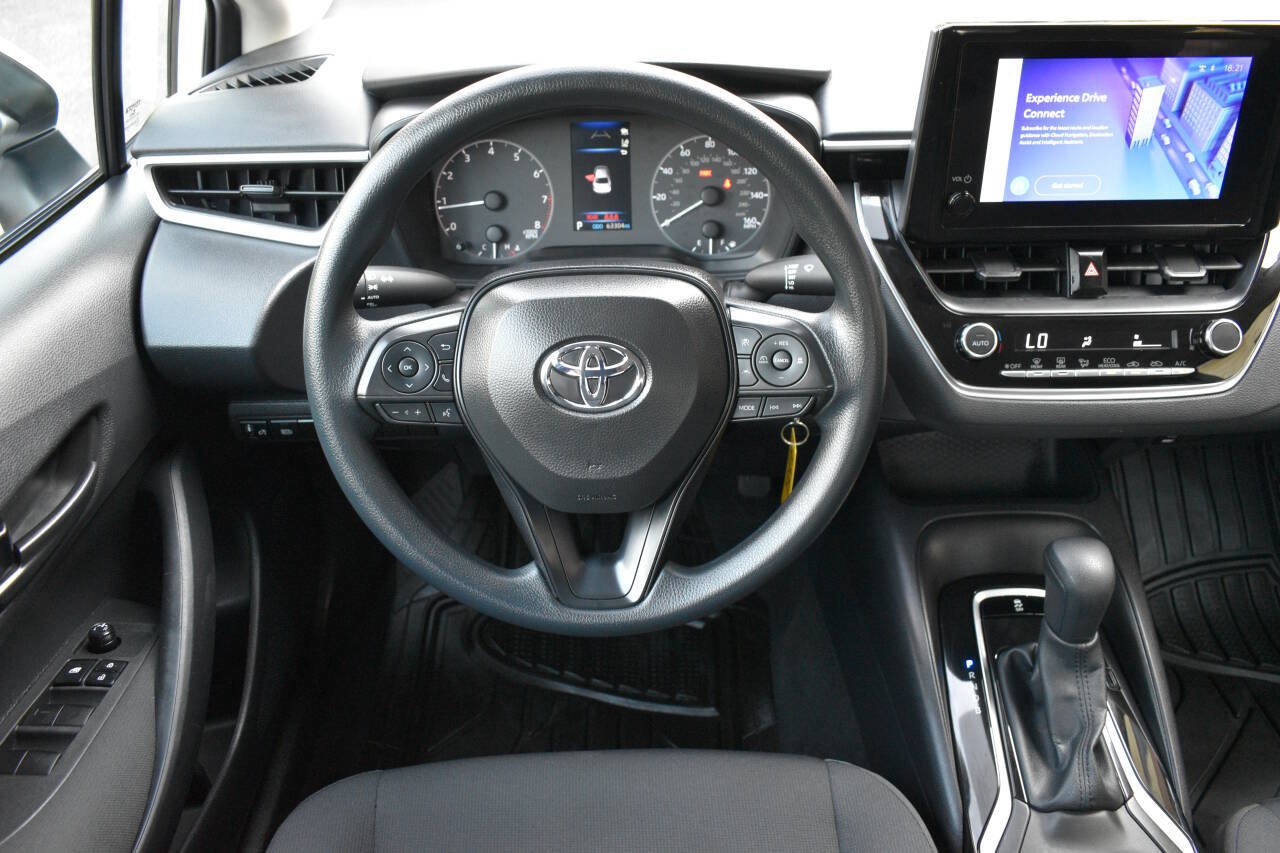 Used 2025 Toyota Corolla LE FWD image 15