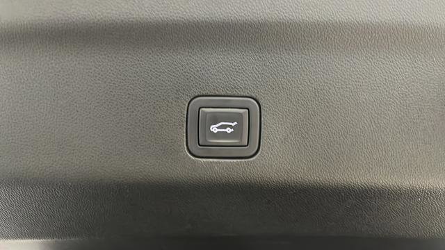 Used 2023 GMC Yukon XL Denali AWD/4WD image 33