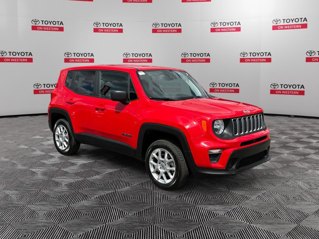 Used 2023 Jeep Renegade Latitude AWD/4WD image 3