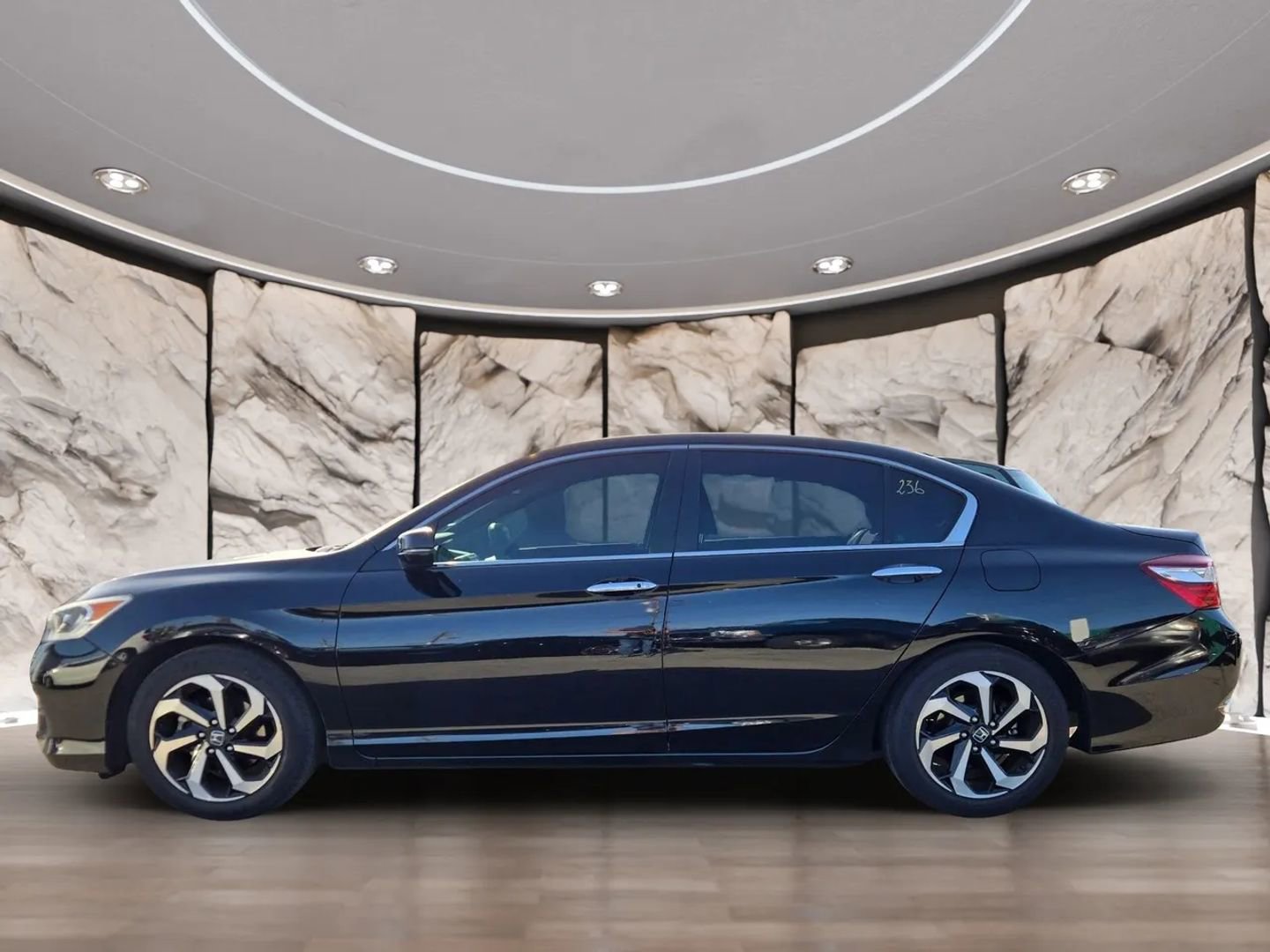 Used 2016 Honda Accord EX image 5