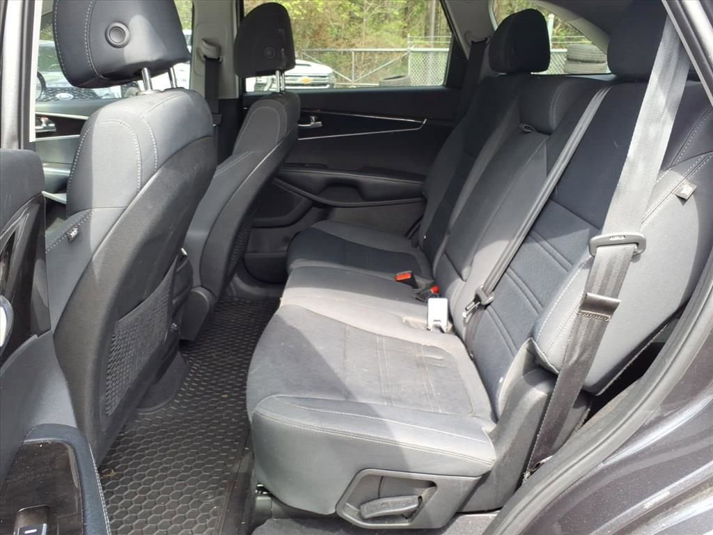 Used 2017 Kia Sorento LX w/ LX Convenience Package image 23