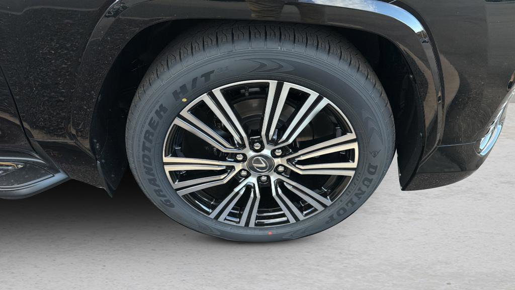 New 2025 Lexus LX 600 4WD w/ Luxury Package image 4