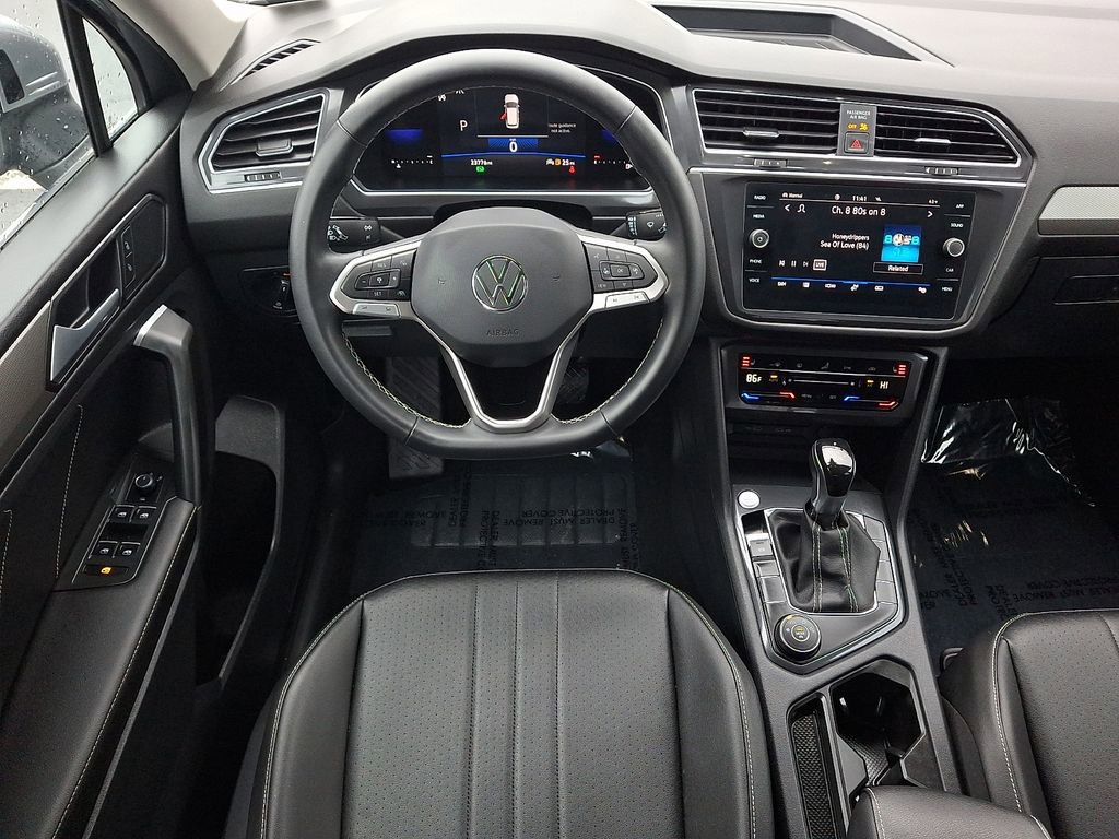 Certified 2022 Volkswagen Tiguan SE image 11