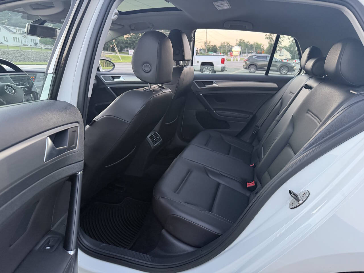 Used 2015 Volkswagen Golf SE FWD image 10