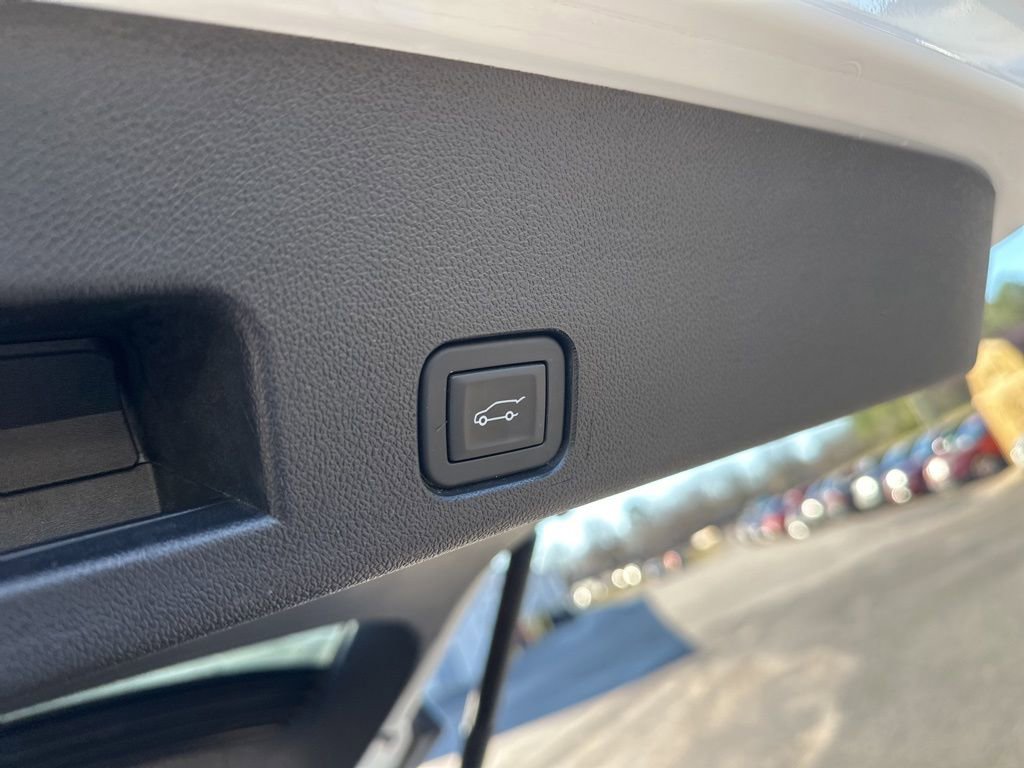 Used 2025 GMC Acadia Elevation image 15