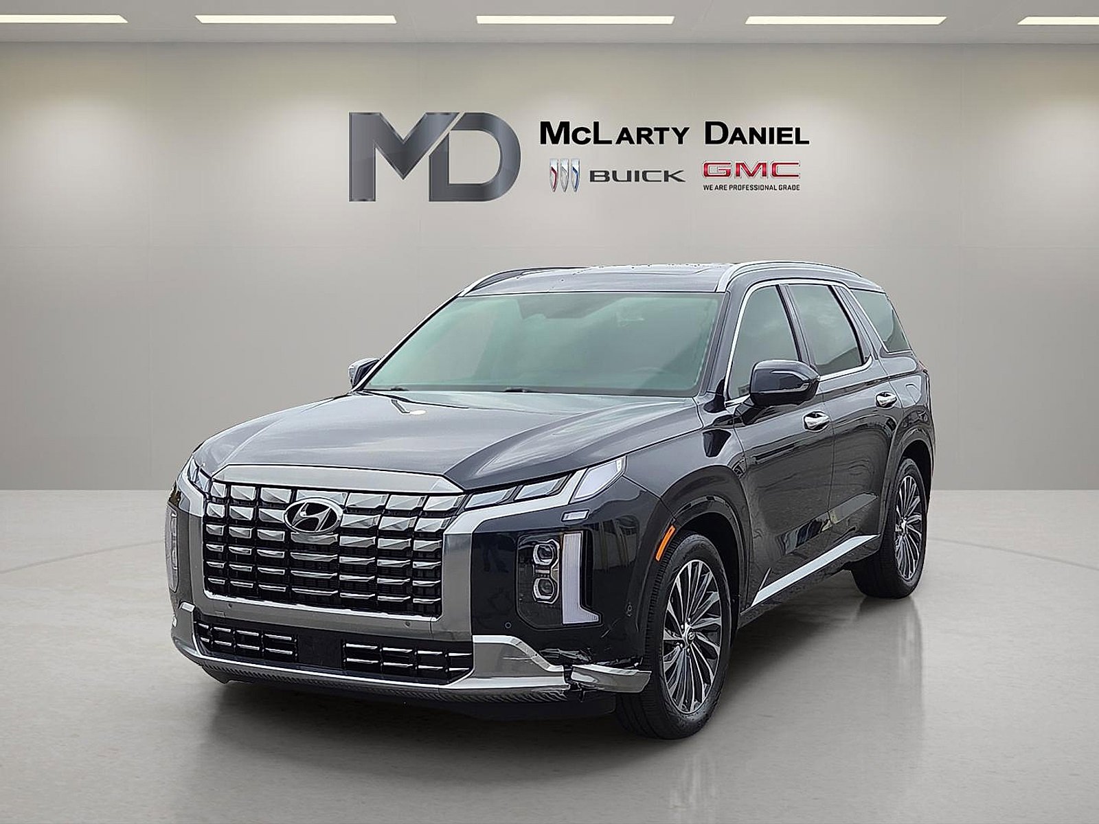 Used 2024 Hyundai Palisade Calligraphy image 2