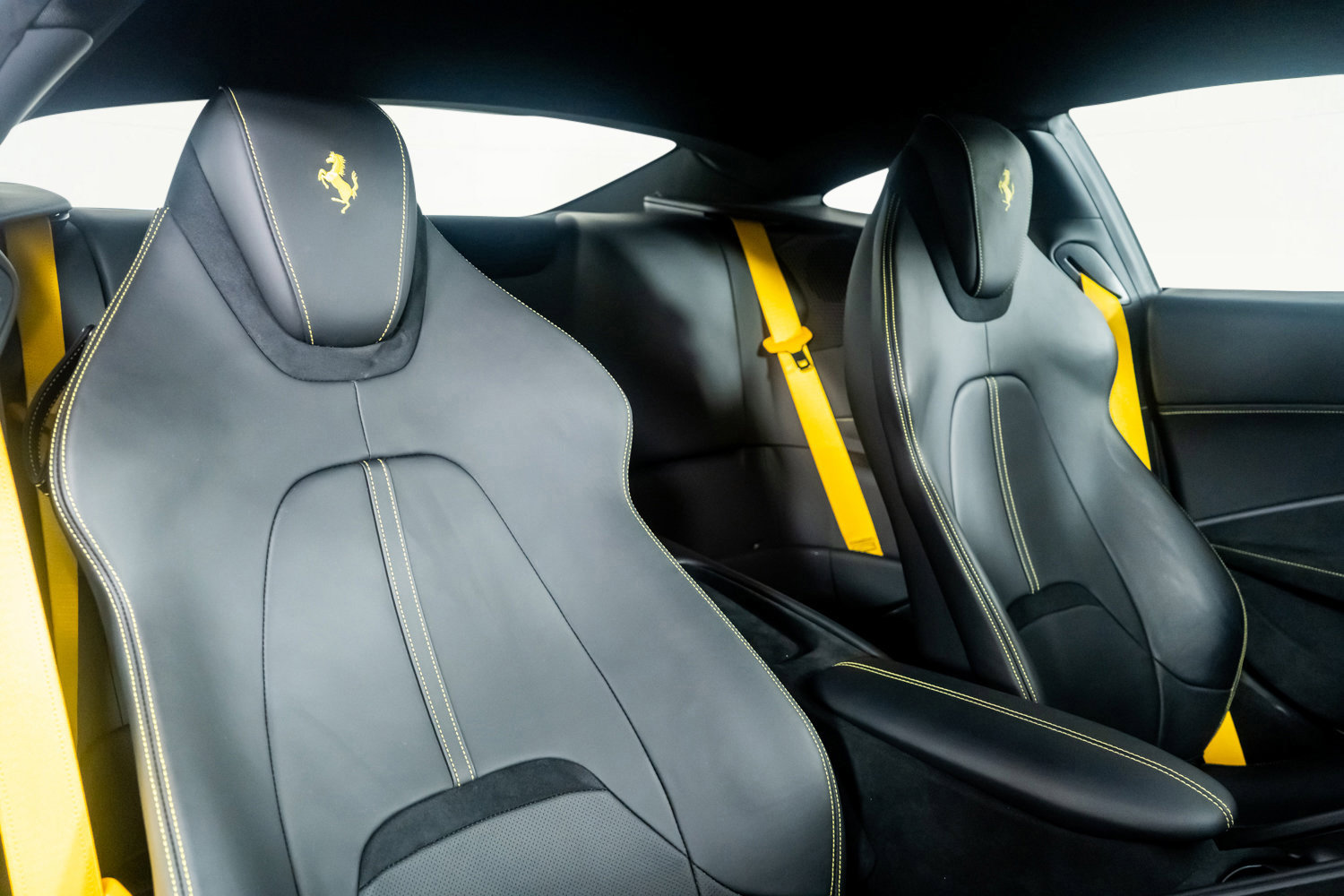 Used 2022 Ferrari Roma image 32