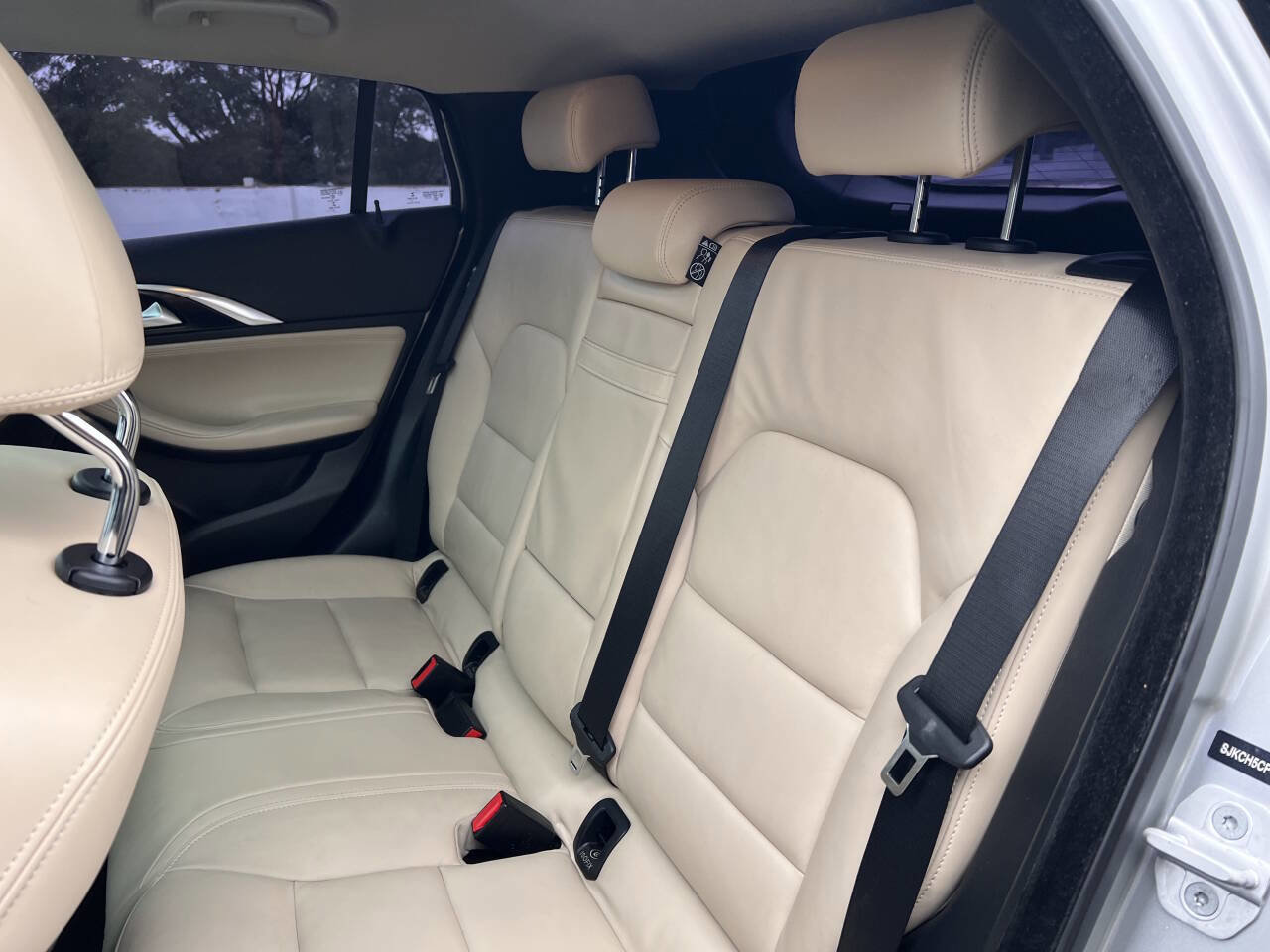 Used 2018 INFINITI QX30 Premium w/ Navigation Package image 37