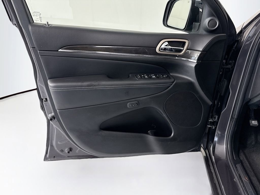 Used 2015 Jeep Grand Cherokee Overland w/ Advanced Technology Group image 24