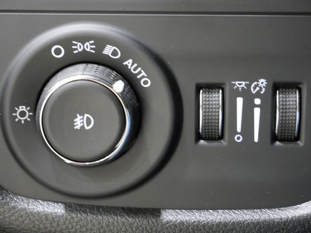 Used 2025 Jeep Grand Cherokee Limited image 14