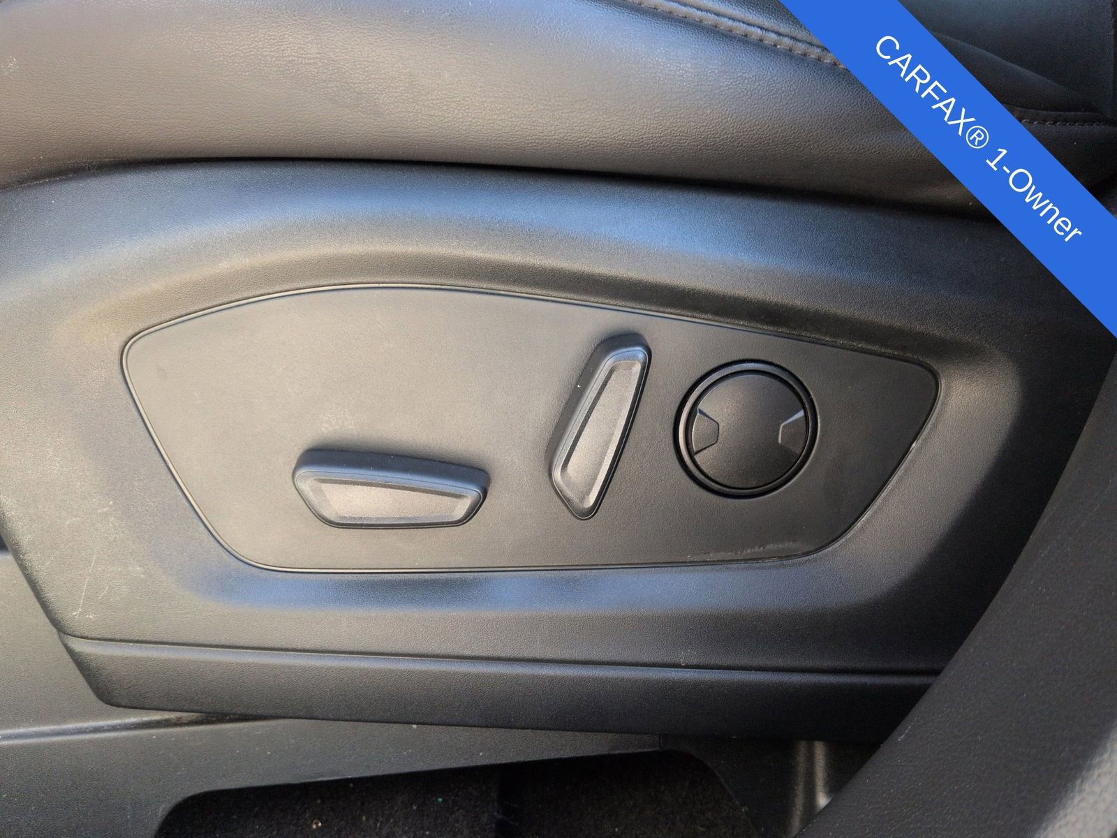 Used 2024 Ford Explorer XLT w/ Equipment Group 202A image 22