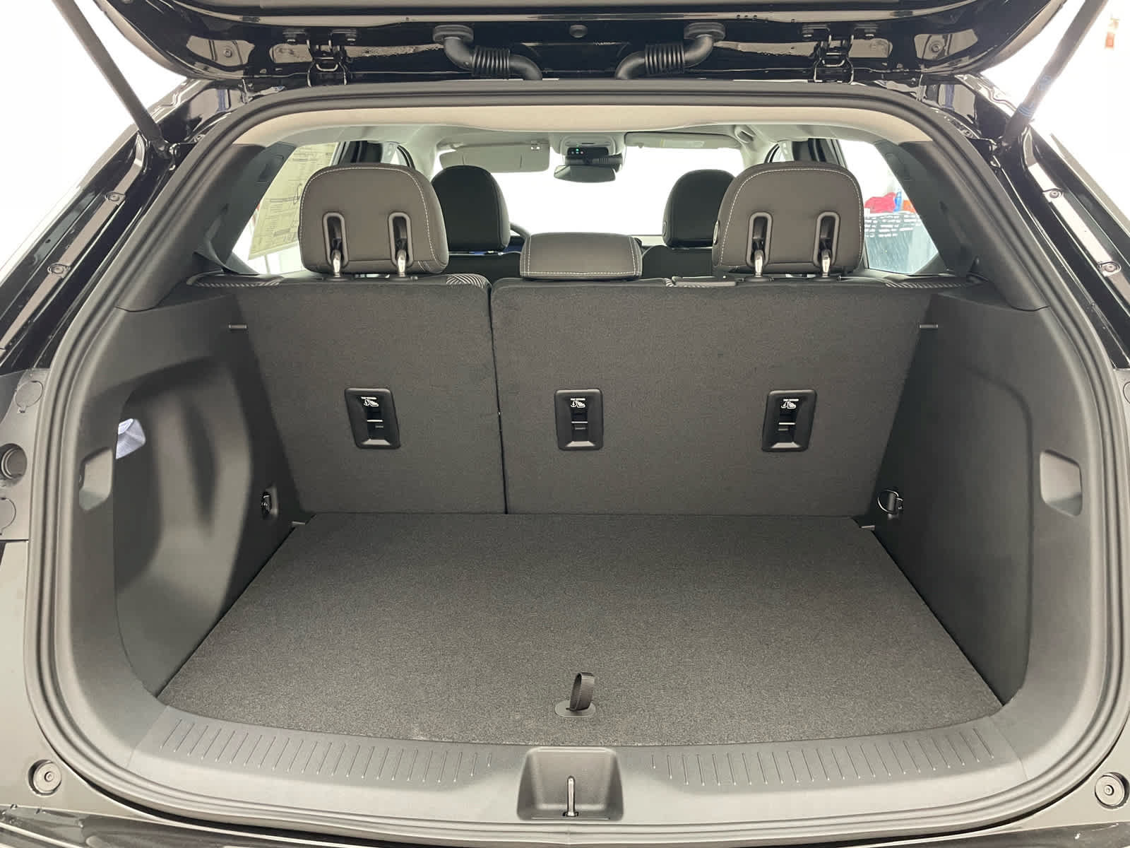 New 2027 Chevrolet Bolt LT w/ Comfort Package FWD image 13