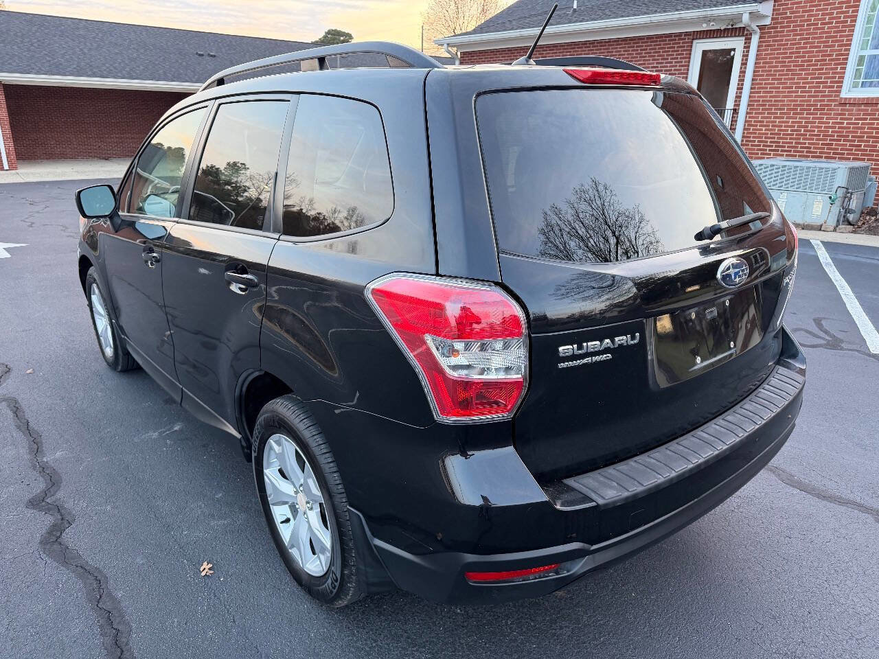 Used 2015 Subaru Forester 2.5i Premium w/ All-Weather Package image 5