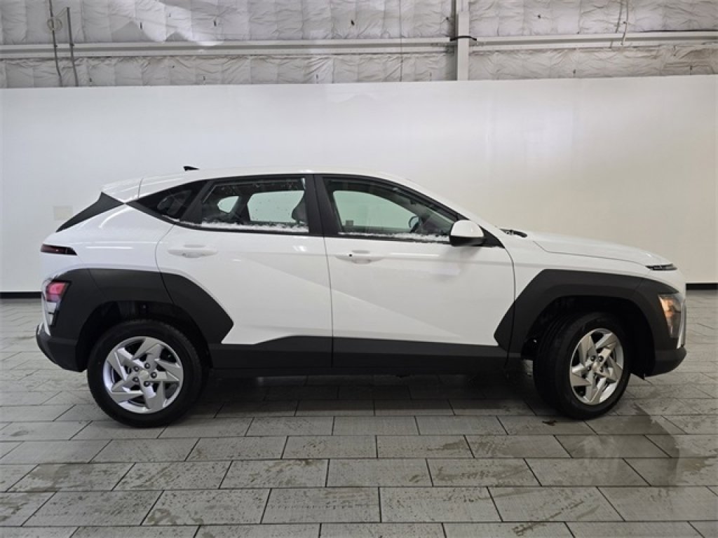 Used 2024 Hyundai Kona SE image 15
